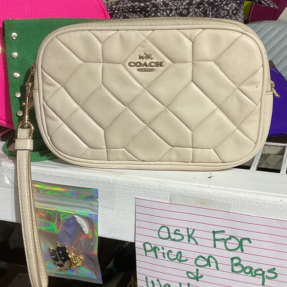 Coach Ivory Quilted Wristlet 000533 - Picture 1 of 4